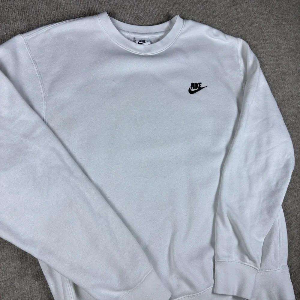 Nike Sportswear‎ Club Crewneck Sweatshirt Mens Medium White Embroidered Swoosh